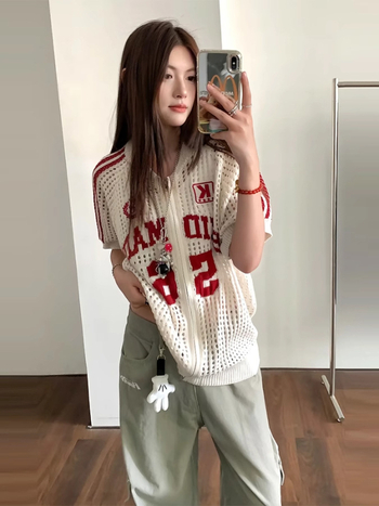 Ženski pleteni top s kratkim rukavima, okrugli izrez, slobodan kroj, dizajn slovima, dužina 50–65 cm, američki retro stil