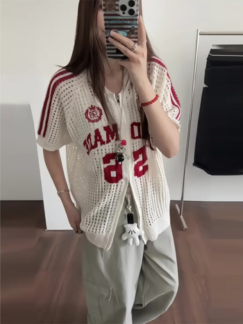 Ženski pleteni top s kratkim rukavima, okrugli izrez, slobodan kroj, dizajn slovima, dužina 50–65 cm, američki retro stil