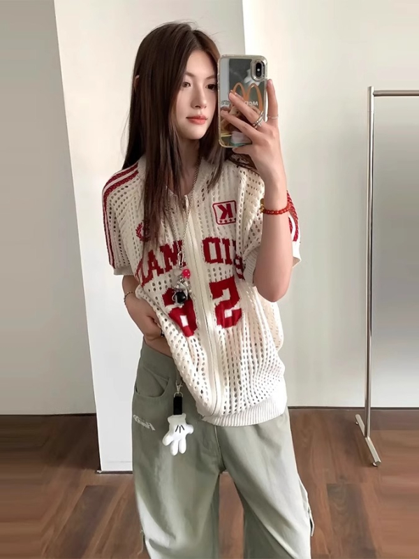 Ženski pleteni top s kratkim rukavima, okrugli izrez, slobodan kroj, dizajn slovima, dužina 50–65 cm, američki retro stil