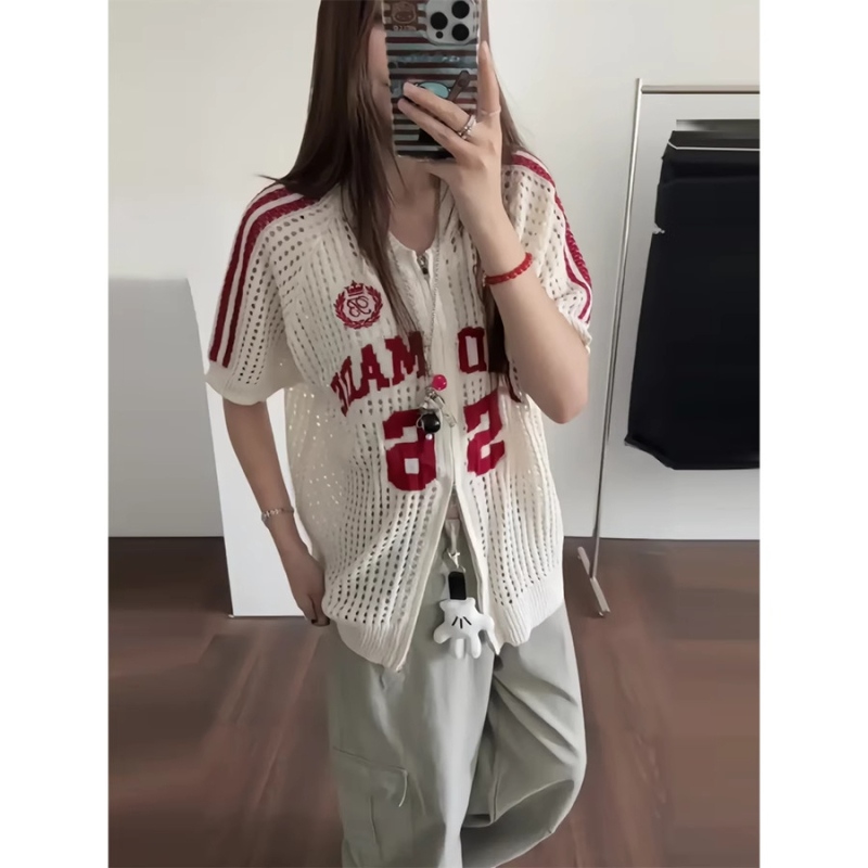 Ženski pleteni top s kratkim rukavima, okrugli izrez, slobodan kroj, dizajn slovima, dužina 50–65 cm, američki retro stil