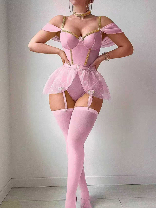 Seksualus blizgus vieno gabalo kostiumas komplektas su pūkuota sijonėliu ir tinklinėmis kojinėmis moterims, poliesteris 90–95%