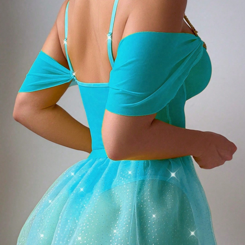 Seksualus blizgus vieno gabalo kostiumas komplektas su pūkuota sijonėliu ir tinklinėmis kojinėmis moterims, poliesteris 90–95%