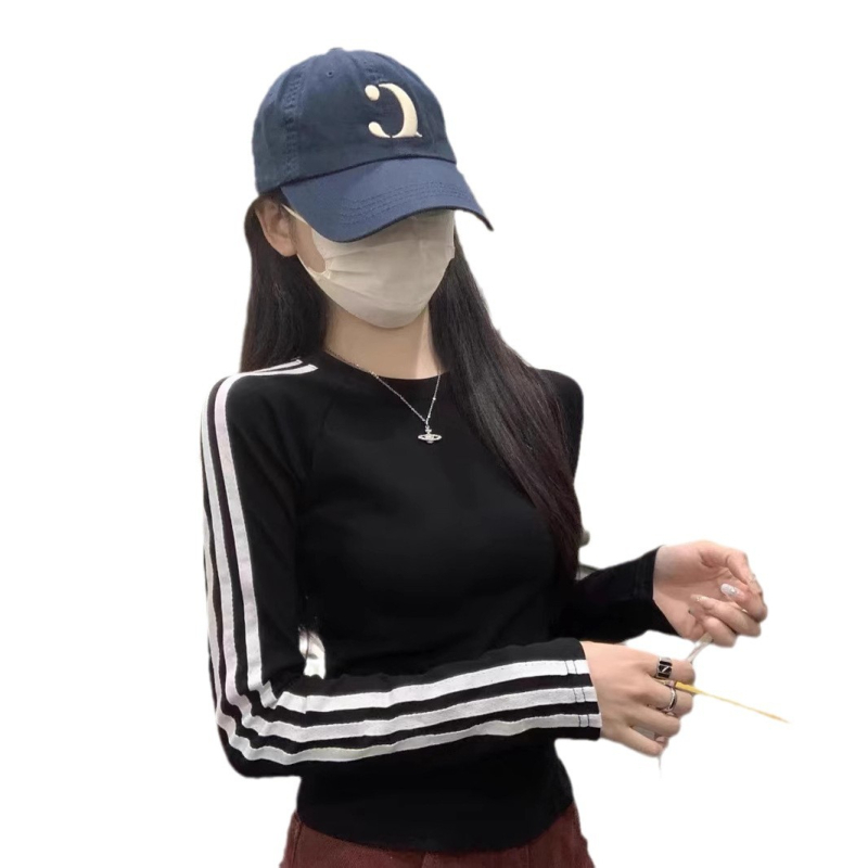 Тениска с райета (памук-спандекс смес 90–95% памук, под 30% спандекс; дълги ръкави; кръгло деколте; тясна кройка)