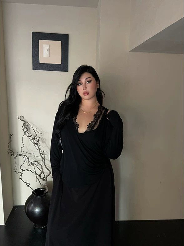 Ženski T-shirt, V-izrez, dugi rukavi, širok kroj, čipkasto šivanje s 3D uzorkom