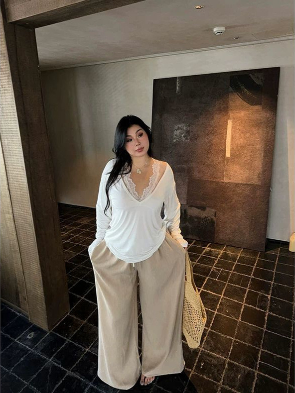 Ženski T-shirt, V-izrez, dugi rukavi, širok kroj, čipkasto šivanje s 3D uzorkom