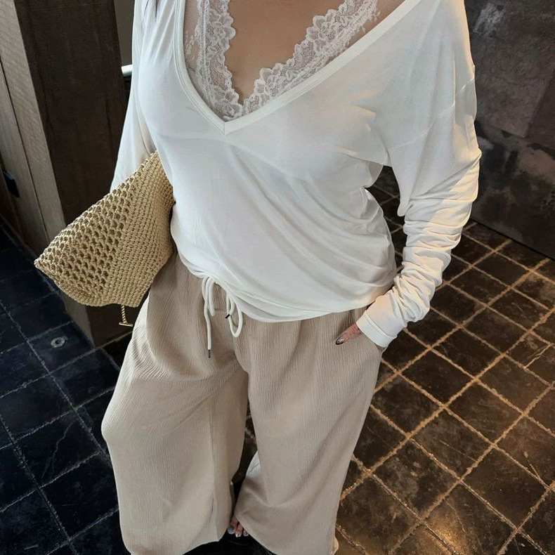 Ženski T-shirt, V-izrez, dugi rukavi, širok kroj, čipkasto šivanje s 3D uzorkom