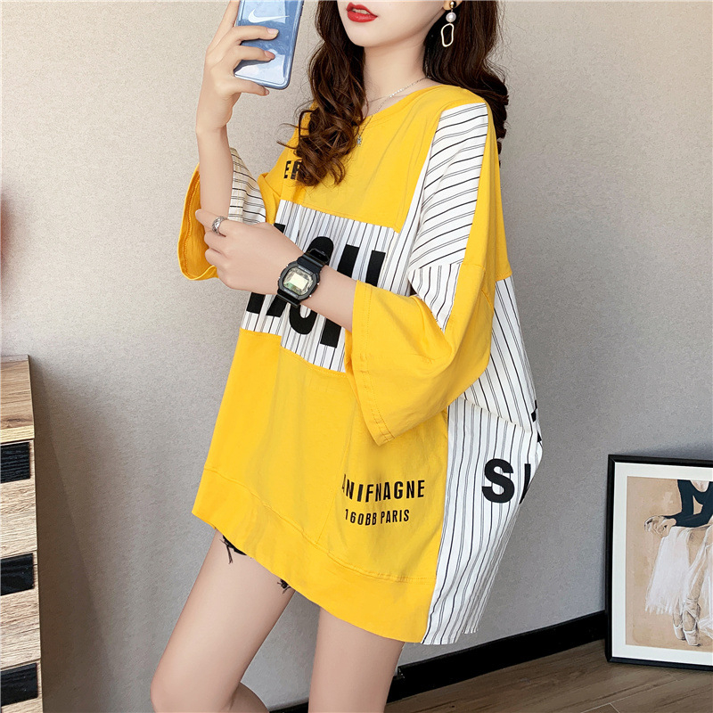 Ženski T-shirt, slobodan kroj, kratki rukavi, koláž s slovima, pamuk-poliester smjesa 30–50%