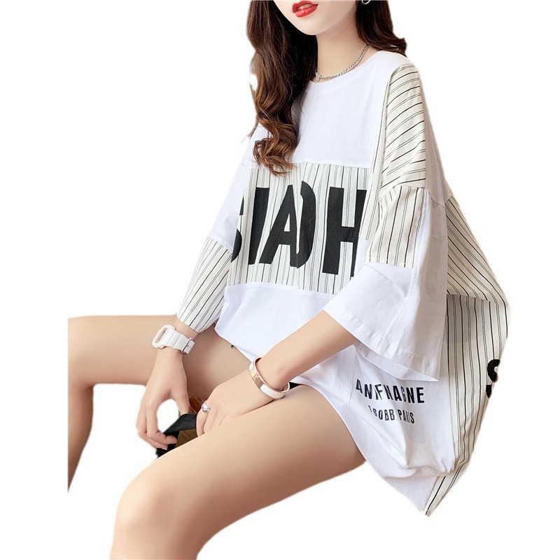 Ženski T-shirt, slobodan kroj, kratki rukavi, koláž s slovima, pamuk-poliester smjesa 30–50%