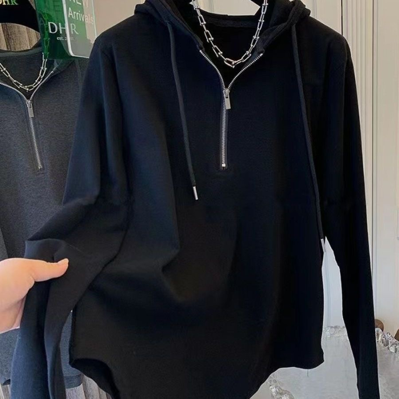 Oversize majica s V-izrezom, broderijom i dugim rukavima