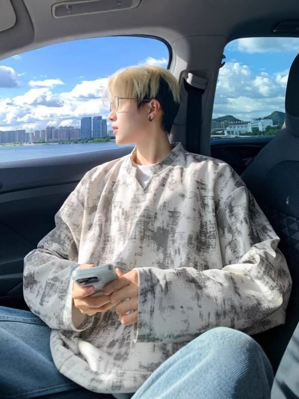 Labava majica s Tie-Dye Corduroy, V-izrez, dugih rukava