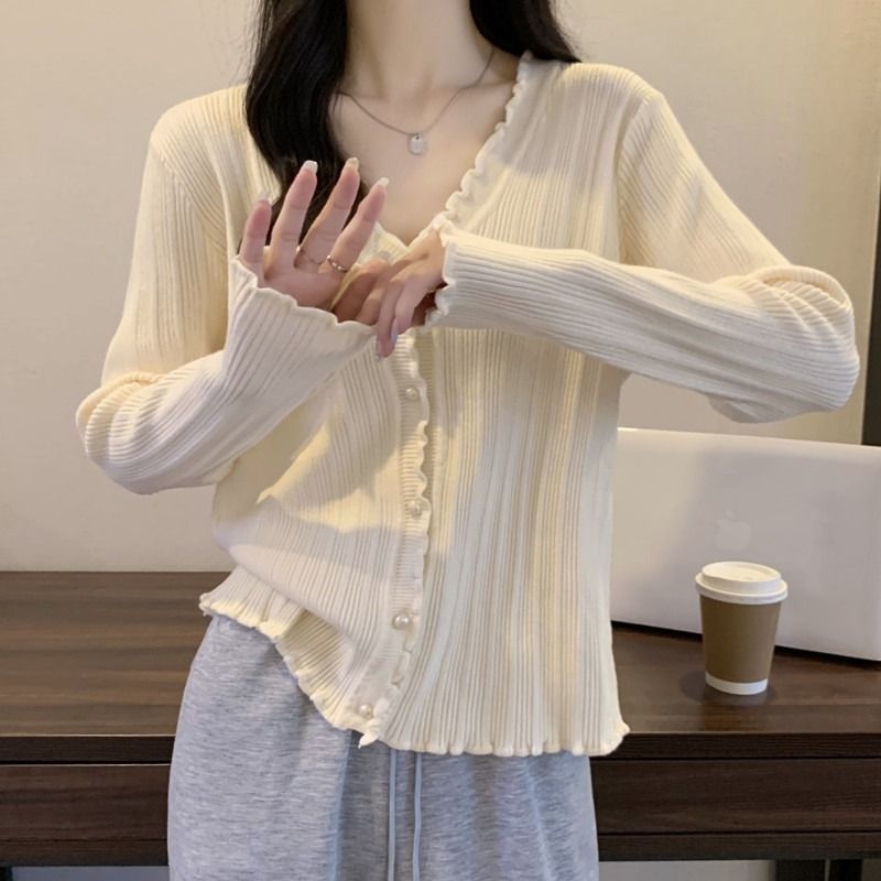 Poliészter V-nyakú hosszú ujjú póló, laza szabású, rövid fazon