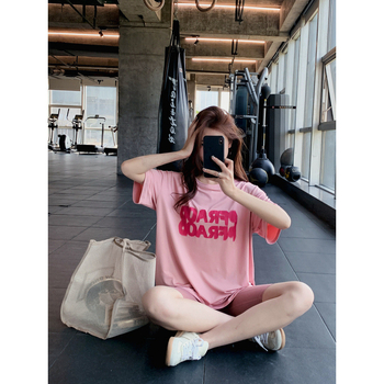 Jóga póló gyorsan száradó poliészterből, 95% poliészter tartalom, rövid ujjú, kerek nyakú, bő szabás