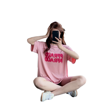 Jóga póló gyorsan száradó poliészterből, 95% poliészter tartalom, rövid ujjú, kerek nyakú, bő szabás