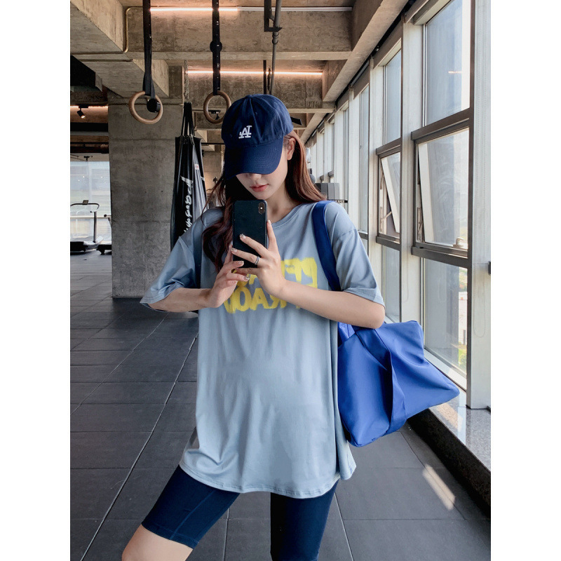 Jóga póló gyorsan száradó poliészterből, 95% poliészter tartalom, rövid ujjú, kerek nyakú, bő szabás