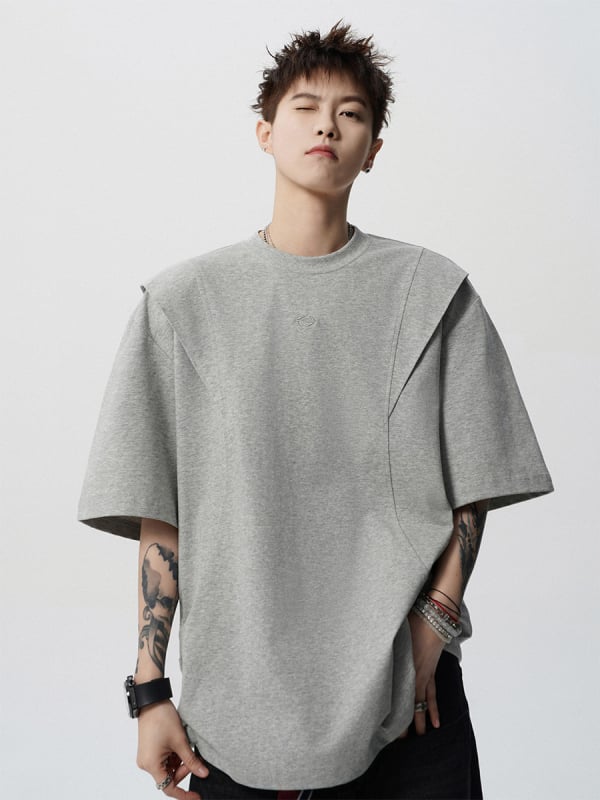 Férfi kereknyakú, rövid ujjú, testhezálló szabású póló pamut‑poliészter keverékből (81–90% pamut), nyári viselet