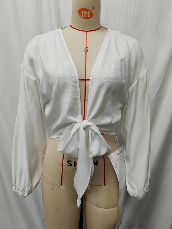 Ženski T-shirt s dugim rukavima, V-izrez, lampaste rukave, uski kroj, poliester