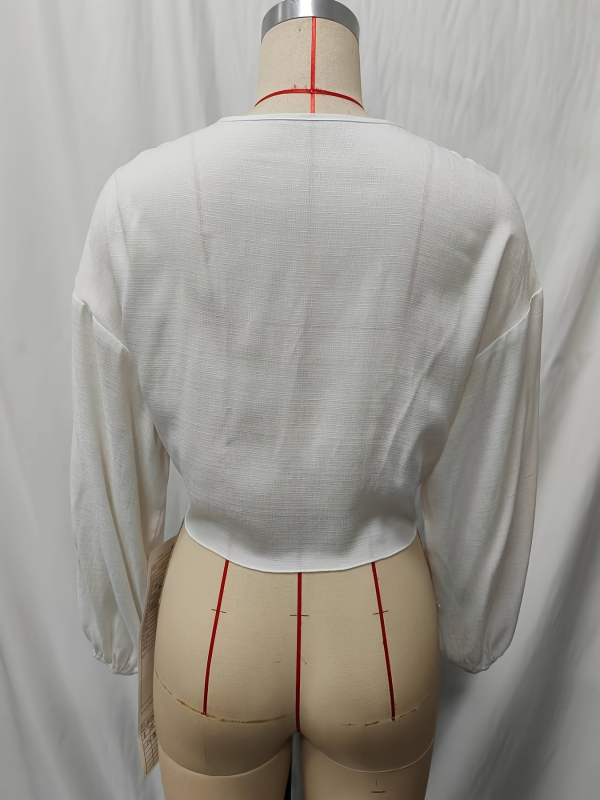 Ženski T-shirt s dugim rukavima, V-izrez, lampaste rukave, uski kroj, poliester