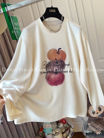 Tricou T cu mâneci lungi, croială lejeră, imprimeu floral, poliester 70–80%, guler rotund, lungime medie.