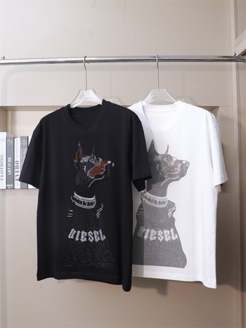 Muška pamučna T-shirt s Dobermanom i kristalima, okrugli izrez, kratki rukavi, prozračna tkanina