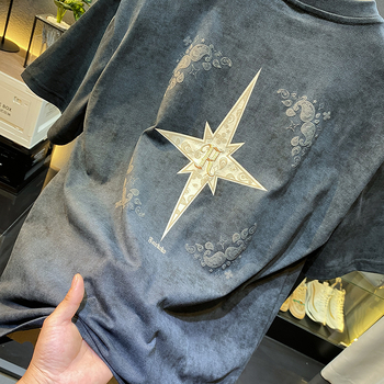 Muška T majica s okruglim izrezom, kratkim rukavima, labavim krojem, vezeni dizajn