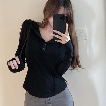 Γυναικεία μπλούζα με κουκούλα και μακριά μανίκια, στενή γραμμή, μονόχρωμο πολυεστέρα, μήκος 50–65 cm, λεπτομέρεια κολλάζ πάνελ