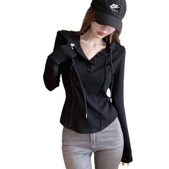 Γυναικεία μπλούζα με κουκούλα και μακριά μανίκια, στενή γραμμή, μονόχρωμο πολυεστέρα, μήκος 50–65 cm, λεπτομέρεια κολλάζ πάνελ