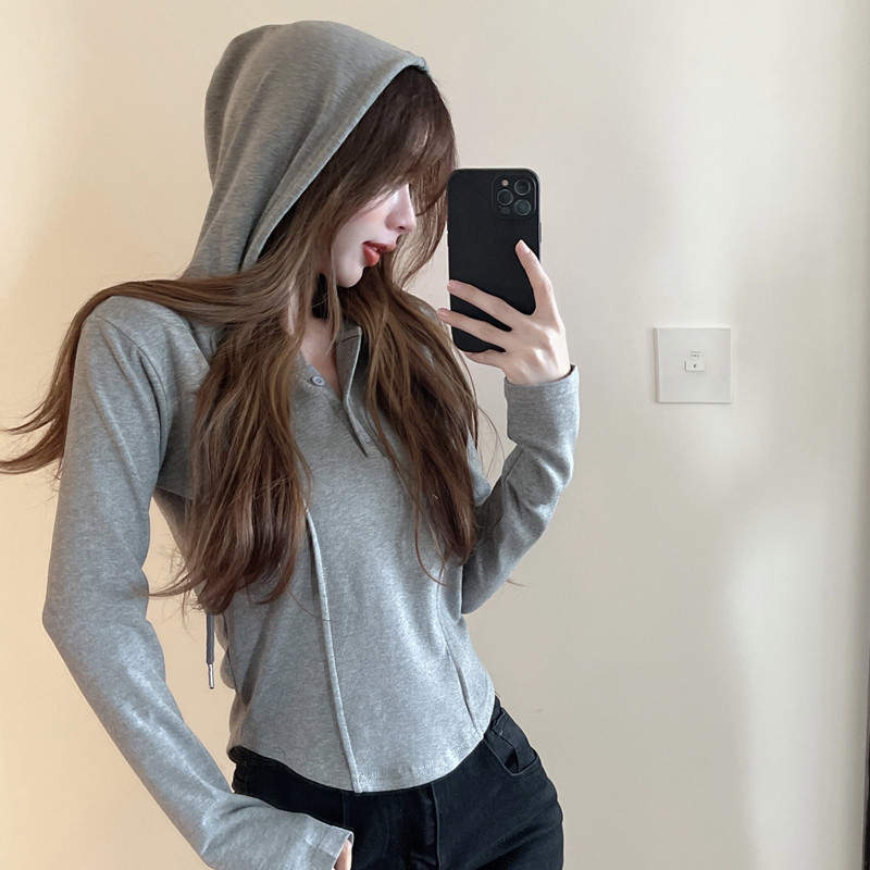 Γυναικεία μπλούζα με κουκούλα και μακριά μανίκια, στενή γραμμή, μονόχρωμο πολυεστέρα, μήκος 50–65 cm, λεπτομέρεια κολλάζ πάνελ