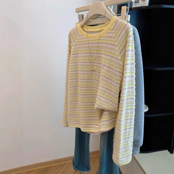 Ženski T-shirt s raglan rukavima, okrugli ovratnik, prugasti uzorak, slobodan kroj, srednja duljina