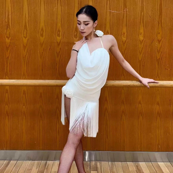 Dospelý Latinský tanečný outfit: top s halterom a otvorenou chrbtom, sukňa s strapcami a rozdelenou; Camellia motív; Materiál Corduroy; Zloženie Ľan