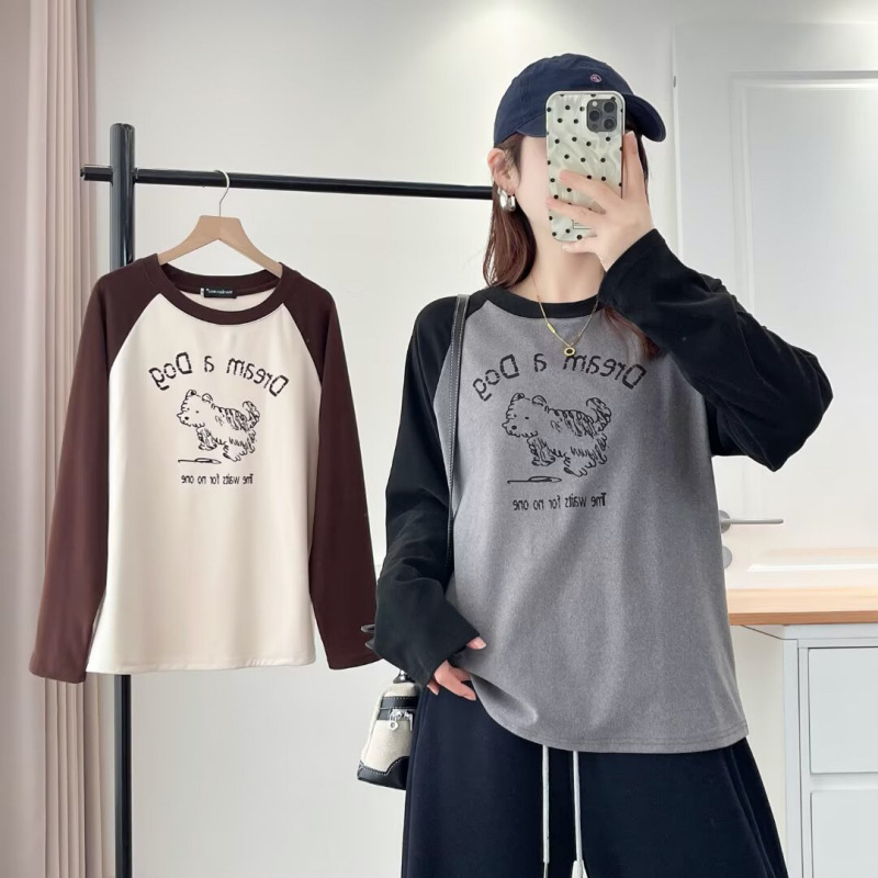 Ženski jesenski T‑shirt s dugim rukavima i okruglim izrezom, dvostrano velur s karikataturom, poliester vlakno (50–70% sadržaja)