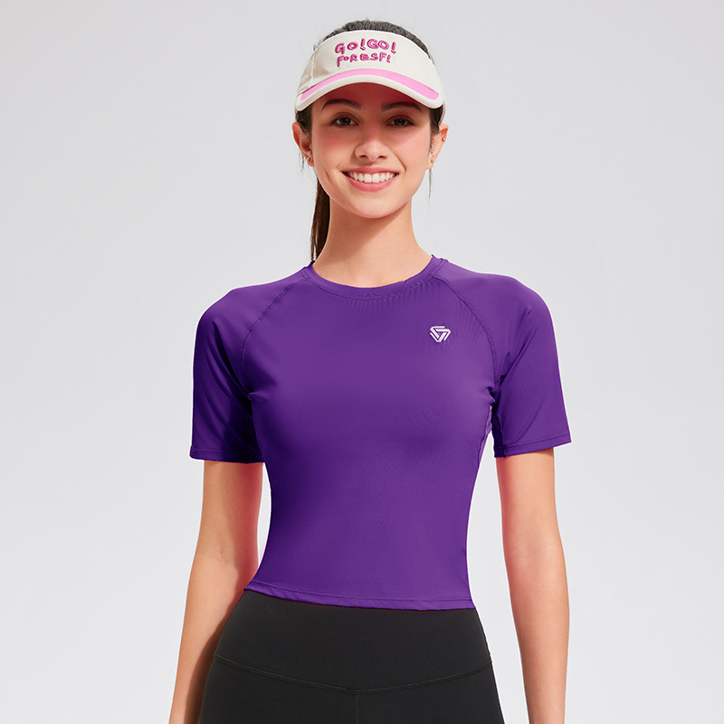 Corife kratka sportska majica brzo sušeća tkanina za outdoor trčanje, prozračna slim-fit, prugasti uzorak, dupli U-izrez, proljeće-ljeto 2025