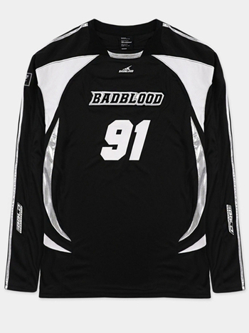 Pamukasta majica s ležernim krojem, U-izrez vrata, dugi rukavi, tekstni otisak u kolažnom stilu