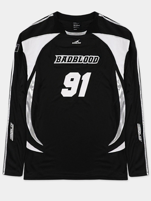 Pamukasta majica s ležernim krojem, U-izrez vrata, dugi rukavi, tekstni otisak u kolažnom stilu