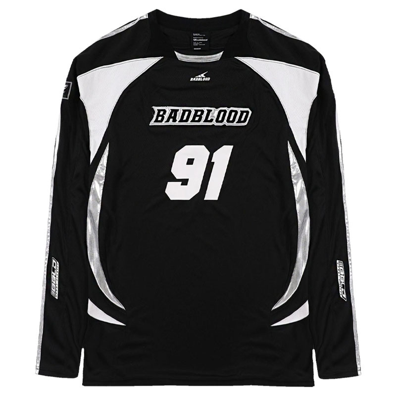 Pamukasta majica s ležernim krojem, U-izrez vrata, dugi rukavi, tekstni otisak u kolažnom stilu