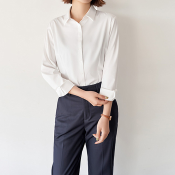 Γυναικείο πουκάμισο από μείγμα ινών μπαμπού και πολυεστέρα, V-λαιμό, μακριά μανίκια, εμπρός με μονό κουμπί, εκτύπωση λογότυπου