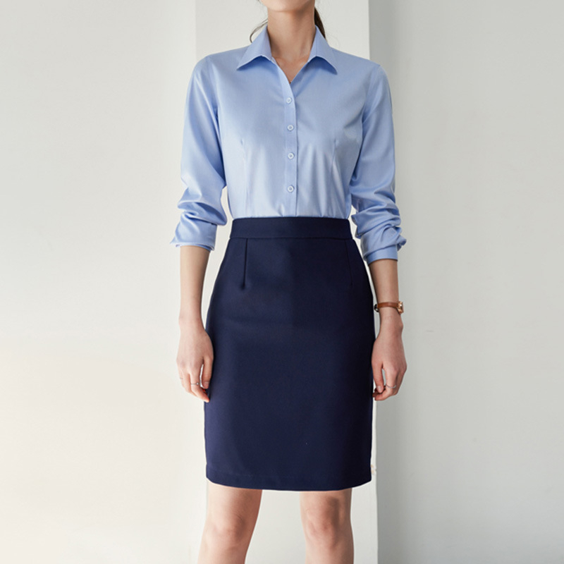 Γυναικείο πουκάμισο από μείγμα ινών μπαμπού και πολυεστέρα, V-λαιμό, μακριά μανίκια, εμπρός με μονό κουμπί, εκτύπωση λογότυπου