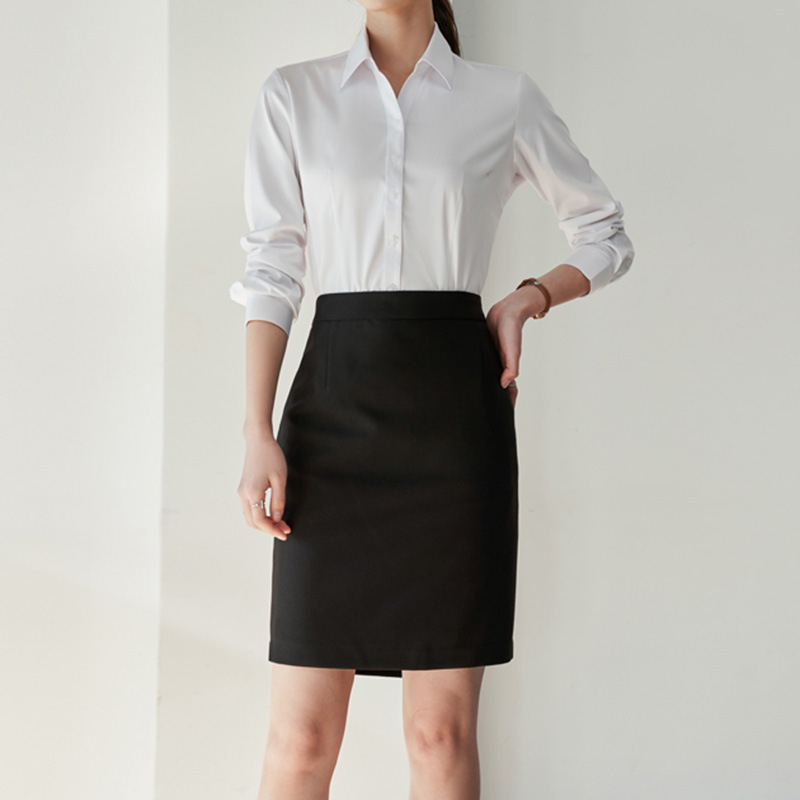 Γυναικείο πουκάμισο από μείγμα ινών μπαμπού και πολυεστέρα, V-λαιμό, μακριά μανίκια, εμπρός με μονό κουμπί, εκτύπωση λογότυπου