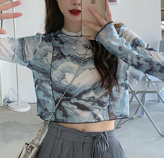 Slim-fit top s dugim rukavima, tie-dye uzorak, poliester, okrugli izrez.