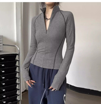Ženska majica s polu-zipom, debeli materijal, stojići ovratnik, uski kroj, dugi rukavi
