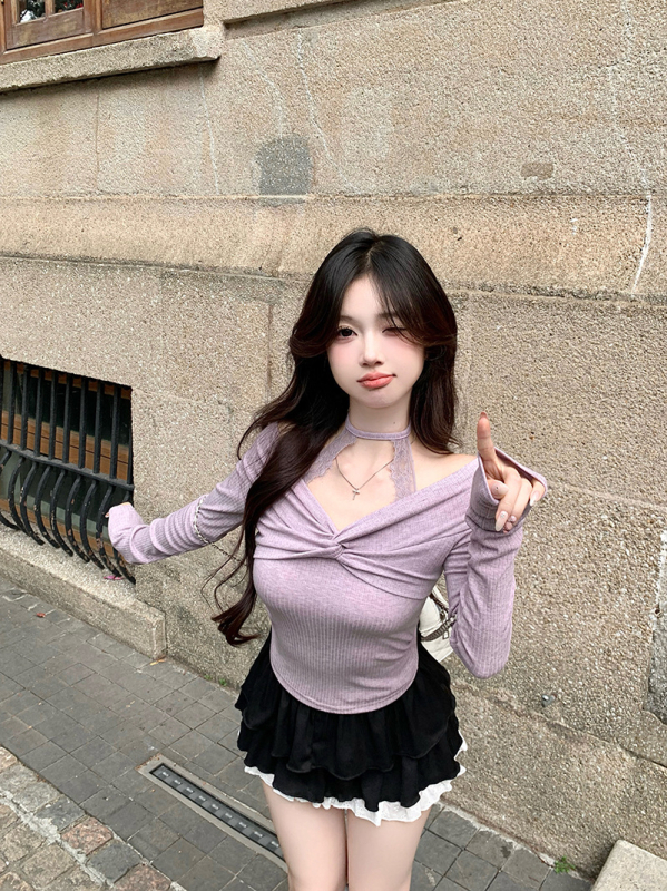 Knit top s čipkom na jedno rame, dugi rukavi, pulover stil, uski kroj, ovratnik s jednim redom.