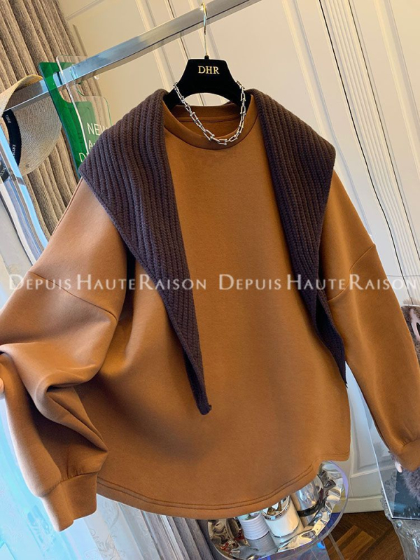 Elegáns kötött pulóver sállal, kerek nyakú, laza fazon, középméretű hossz 65–80 cm, hosszú ujjú, poliészter (95%+)