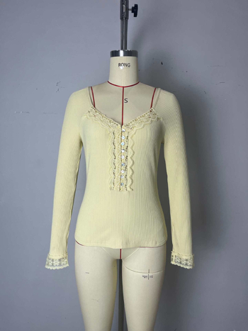 Κομψό εφαρμοστό πλεκτό τοπ με μακριά μανίκια, στρογγυλή λαιμόκοψη, μονοχρωμία, ύφασμα πολυεστέρα-ελαστάν