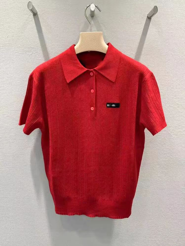 Ženski vuneni polo top s patch logotipom s slovima, kapuljača, rukav 3/4, udoban slobodan kroj