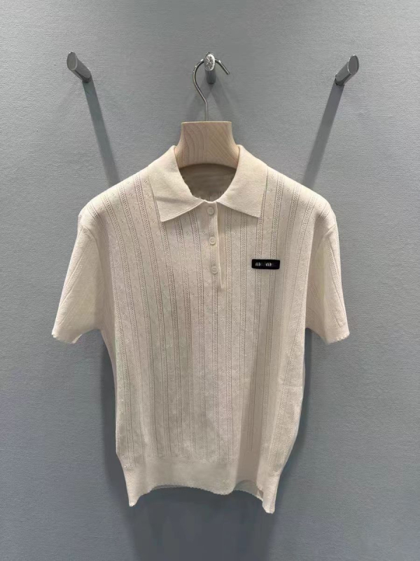 Ženski vuneni polo top s patch logotipom s slovima, kapuljača, rukav 3/4, udoban slobodan kroj