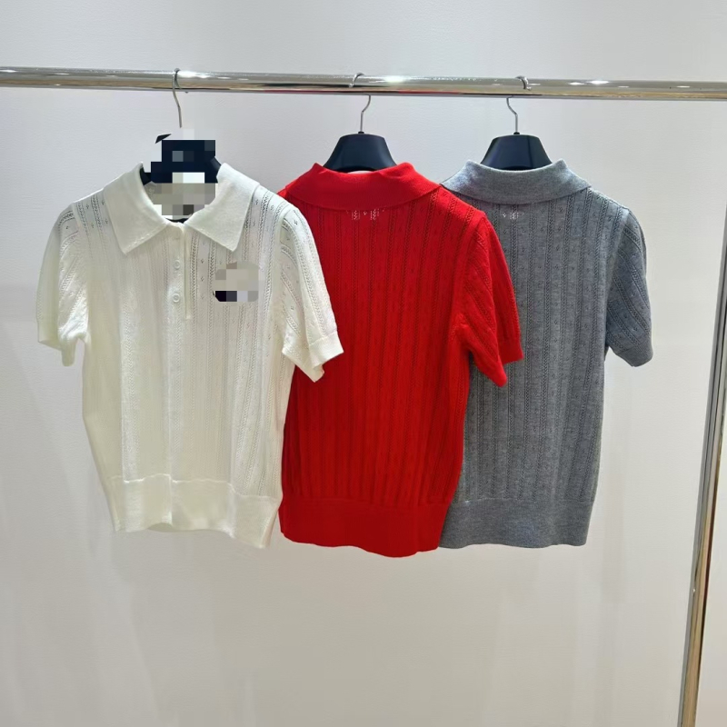Ženski vuneni polo top s patch logotipom s slovima, kapuljača, rukav 3/4, udoban slobodan kroj