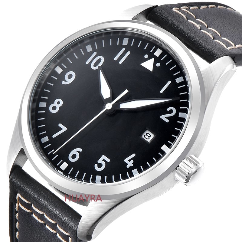 Mechanikus karóra lumineszkáló számlappal, rozsdamentes acél tokkal, bőrszíjjal, 30M vízállósággal