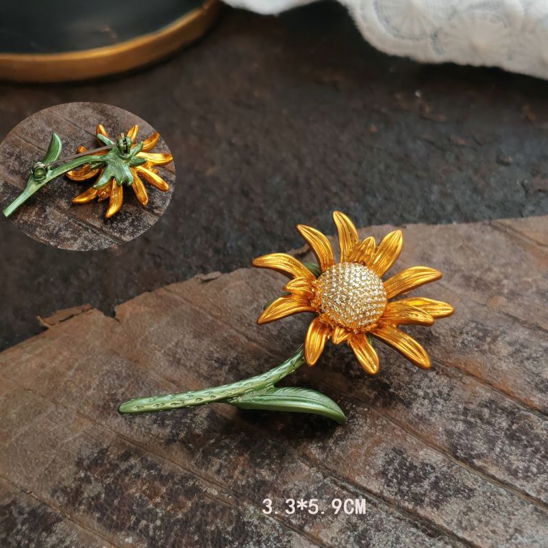 Broš tsinkide sulam motiiv konvalijalehe, käsitsi maalitud emalj, retro stiil