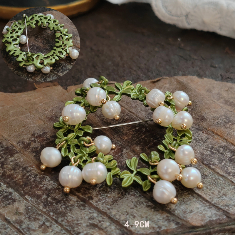 Broš tsinkide sulam motiiv konvalijalehe, käsitsi maalitud emalj, retro stiil