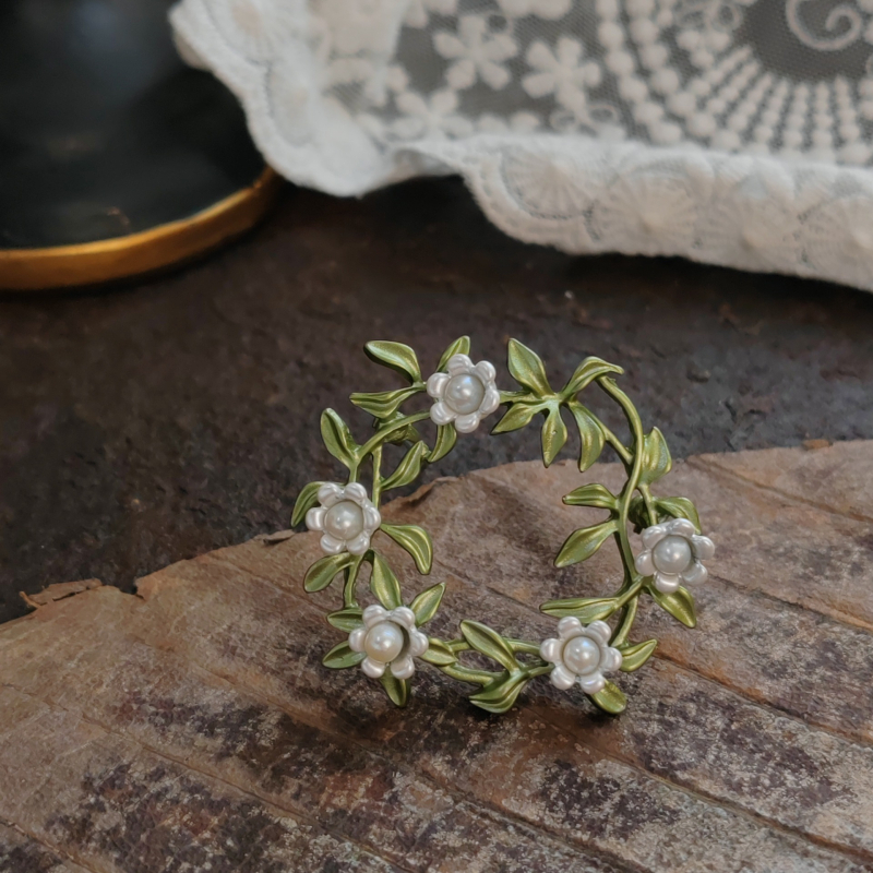 Broš Lily of the Valley motiiviga, tsink sulam, retro stiil, käsitsi maalitud emalileht, unisex, suvi 2024 väljalase