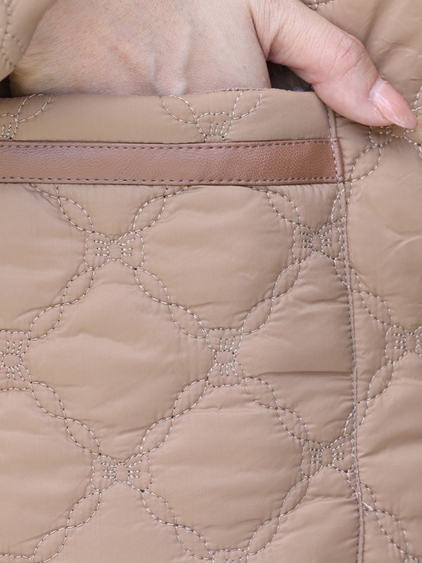 Дамско зимно късо яке с полиестров плат ≥95%, пълнеж полиестер-памук, ромбов модел, свободна кройка.